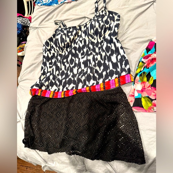 Beach Diva Plus tankini top size 16 with women’s size 14 bottomed skirt - Picture 1 of 7